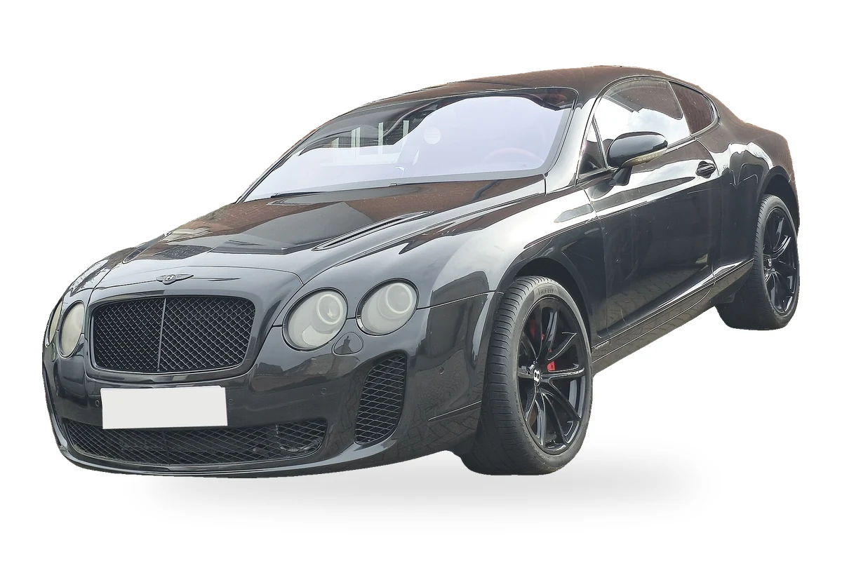 Dunkelgrauer Bentley Continental GT von 2004 auf weißem Hintergrund
