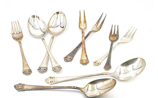 Bestecke (auch Auflage)